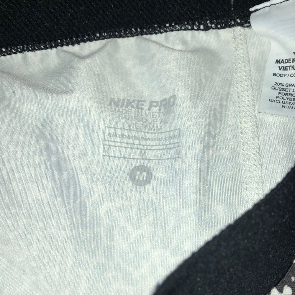 Patterned Nike Pro DriFit Capri Leggings - Picture 5 of 5